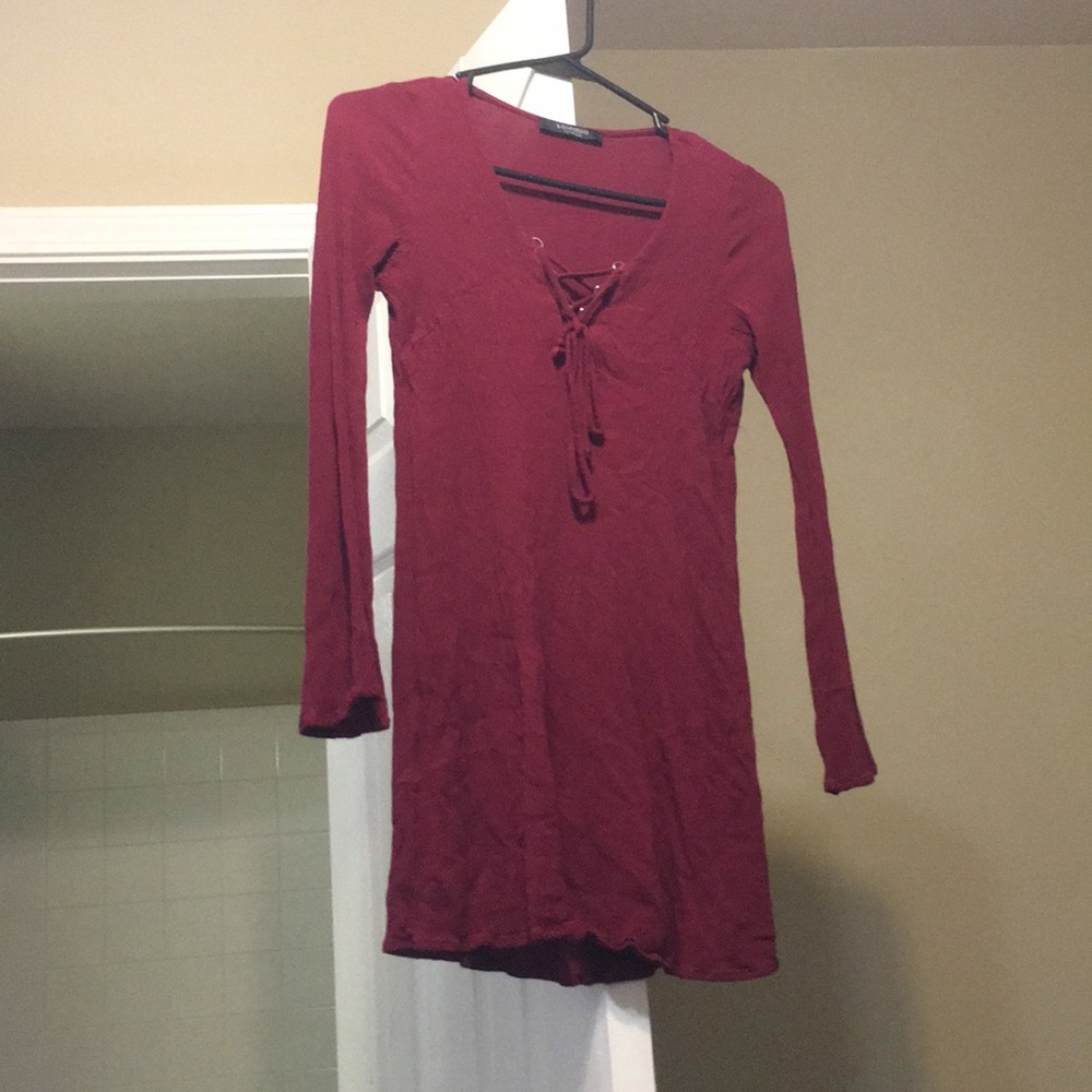 Long tuck in maroon shirt